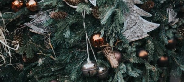 How to Make Holiday Shopping Easier with Customizable, Heirloom-Quality Christmas Ornaments